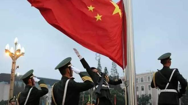 用亲子活动丰富孩子假期，盐城万户新村社区剪纸迎新春